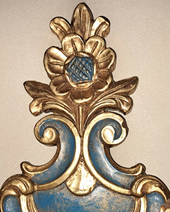 Image 1 of Set van twee vintage Italiaanse Florentijnse wandlampen, goud en turkooizen, van hout, 2 lichtpunten, Hollywood Regency-stijl.