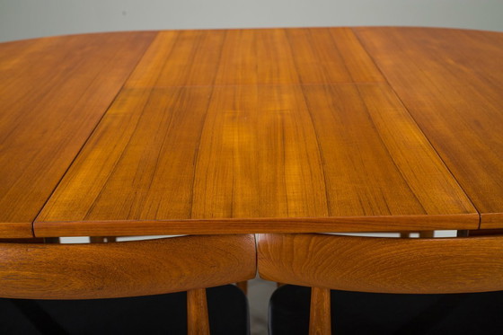 Image 1 of Mesa de comedor extensible y sillas danesas de teca de Hans Olsen para Frem Røjle, años 60, juego de 7