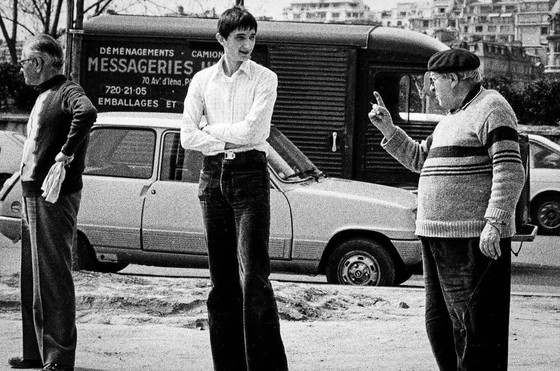 Image 1 of Precision throw - Jeu de boules along the Seine - Paris 1976 1/25