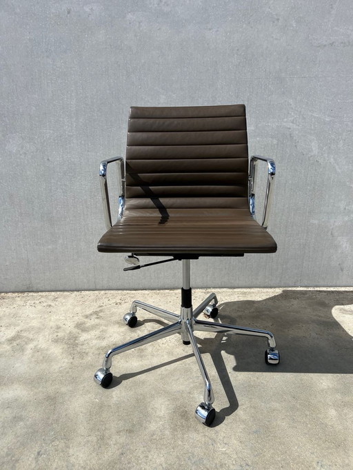 Vitra Eames EA117 leather office chair