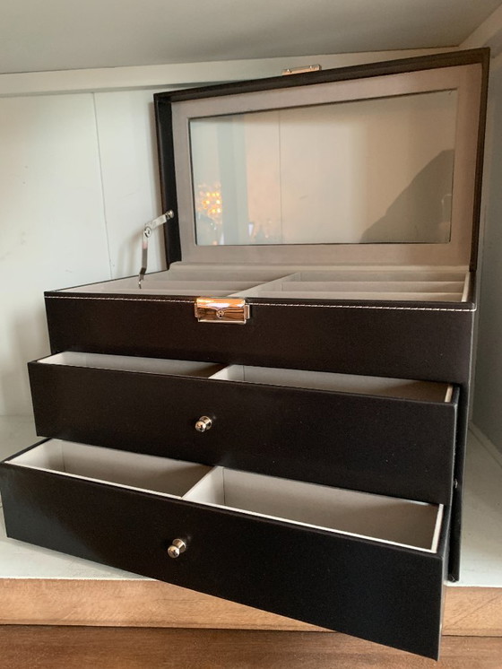 Image 1 of Lederen Horlogekist t.b.v. van 18 dwarsliggende horloges