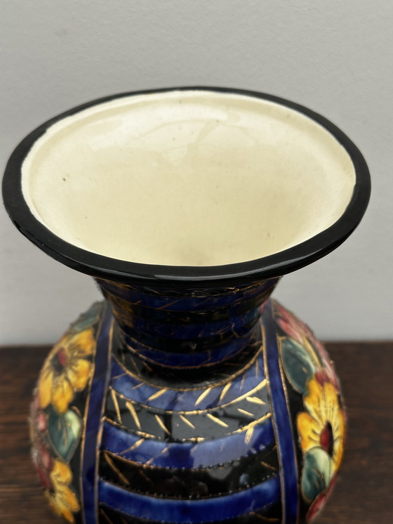 Image 1 of Kleine vaas boule signé Vallauris decor fleuri et ciselé rehaussé of H 22 cm