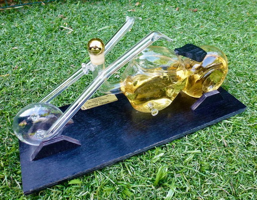 Modelo único de botella de whisky Harley Davidson soplada a mano.