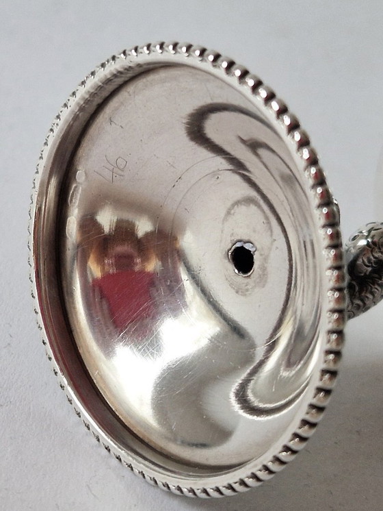 Image 1 of Candeliere in argento con bordo a forma di pesce e perla - Marcato