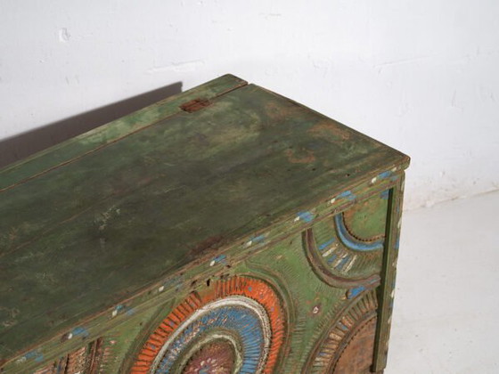 Malle ancienne sculptée style art populaire (c.1900) #79 – Armoires de rangement (photo 12 of 40)