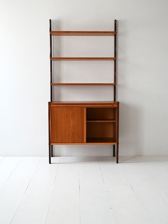 Image 1 of Bibliothèque scandinave vintage avec bureau coulissant et supports en laiton