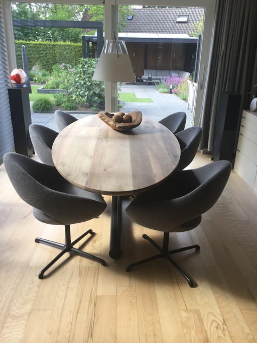 Dining room table, Pilat and Pilat, Tom oval walnut