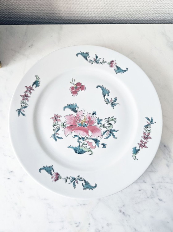 Image 1 of Lot prestige 4 assiettes Porcelaine de Limoges Bernardaud et Co et Emaux Bleu de Four décor fleurs