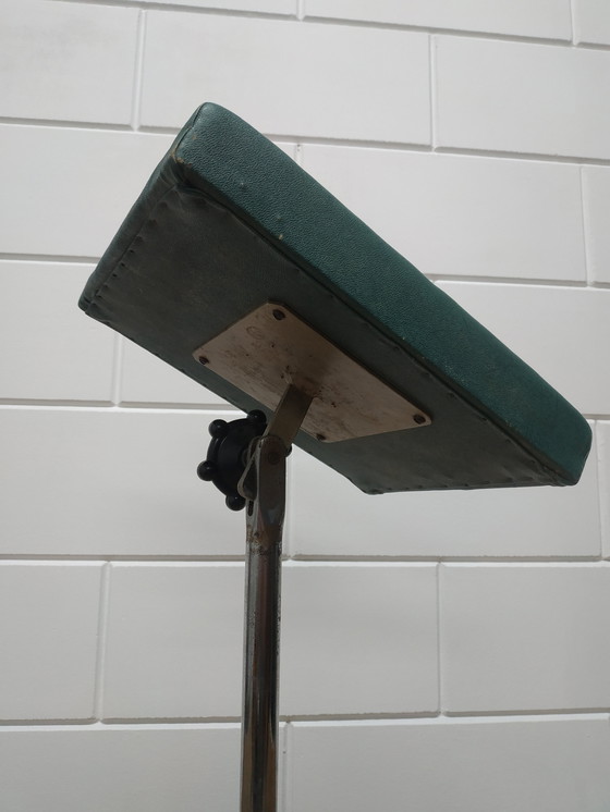 Image 1 of Support industriel vintage pour jambes de pédicure (peut également être utilisé pour la manucure)