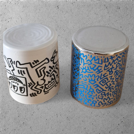 Image 1 of Dos jarrones firmados por Keith Haring - Cristal opalino - Estilo Pop Art