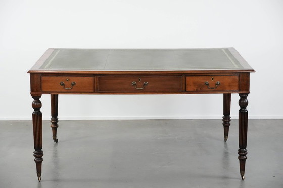 Image 1 of Antieke Schrijftafel/ Bureau/ Partner Desk Uit Begin 20e Eeuw Met 6 Lades En Een Donkergroen Lederen Blad In Engelse Stijl