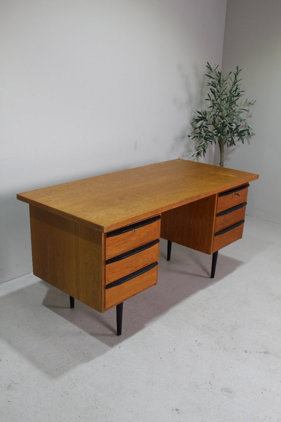 Image 1 of Bureau vintage 1960