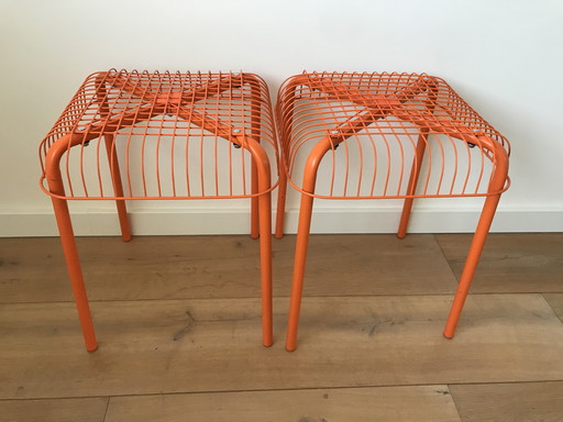 2x Tabouret vintage en fil métallique orange Västerön IKEA par Inma Bermúdez et Francis Cayouotte, 1990