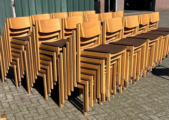 Image 1 of Lotto di 100 sedie impilabili vintage in compensato anni '80