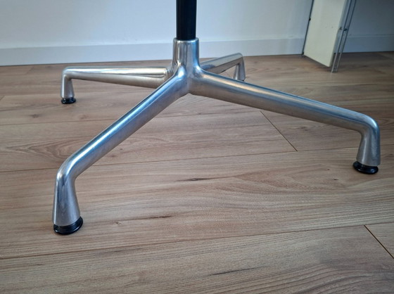 Vitra Eames 105 Aluminium Groep – Bureaustoelen, Metal, Textile (photo 4 of 7)