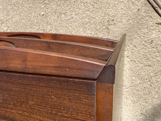 Image 1 of Vintage ladekast uit de jaren 70 van massief iepenhoutfineer met 3 lades.