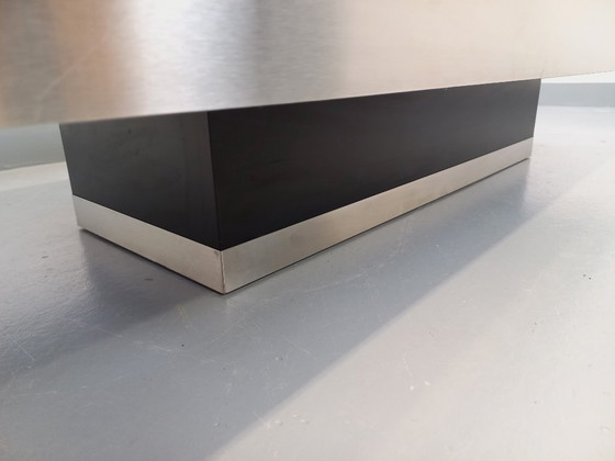 Image 1 of Vintage Willy Rizzo salontafel uit de jaren 70, gemaakt van geborsteld aluminium en zwart laminaat.