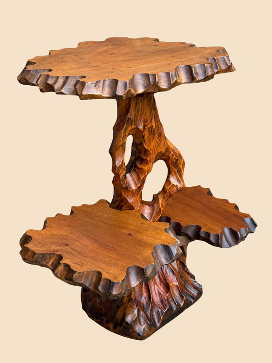 Image 1 of Mesa auxiliar escultural hecha a mano en madera maciza | Indonesia | 1930-1950