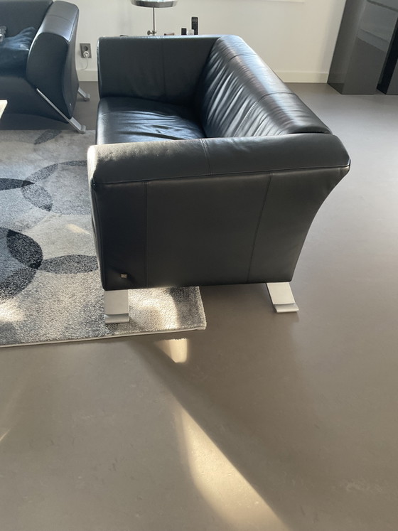 In vendita: eleganti divani Rolf Benz modello 322 (2 posti e 3 posti) – Divani 2 posti, Metal, Leather (photo 3 of 5)
