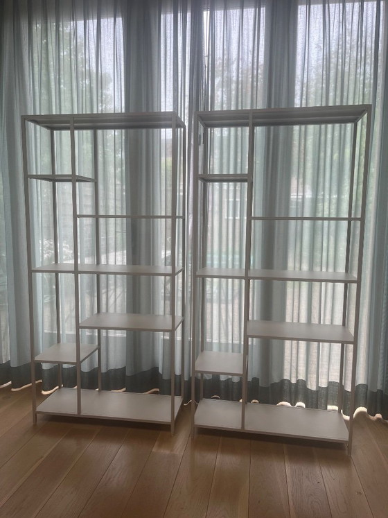 Zwei mattbeige offene Wandregale, by FonQ, Metall, Modern (Foto 2 von 8)