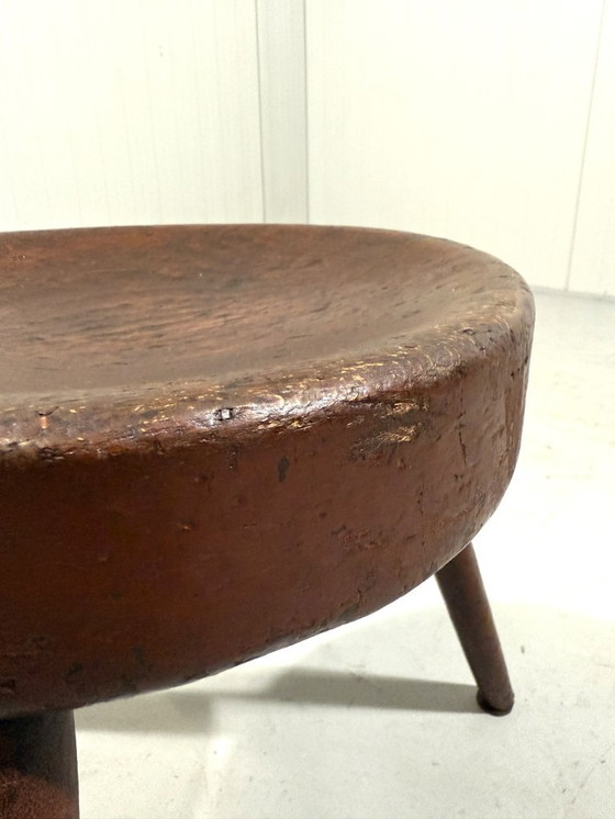 Image 1 of Antiek rustiek houten driepootkrukje 1900’s