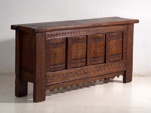 Antikes geschnitztes Sideboard aus Kiefernholz – Xinjiang, circa 1900