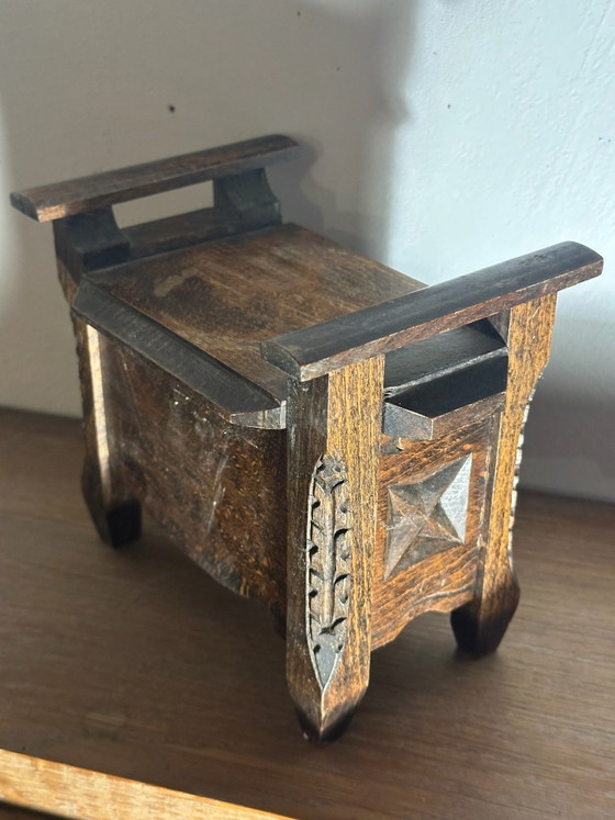 Piccolo portagioie antico a forma di poltrona bretone intagliata, Oggetti decorativi, Legno, Marrone (foto 10 di 15)