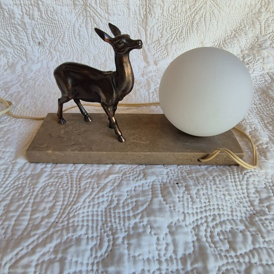 Art Deco style night light with deer decoration – Opaline globe and marble base – Table lamps, Metal (photo 8 of 12)