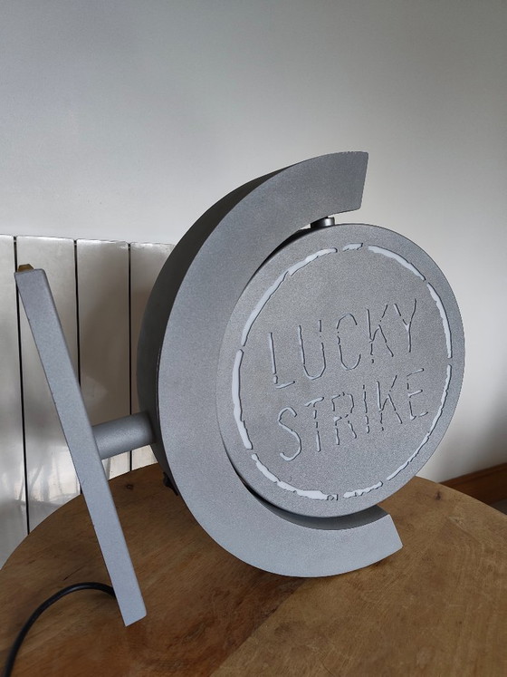 Image 1 of Vintage draaiend lichtreclamebord Lucky Strike