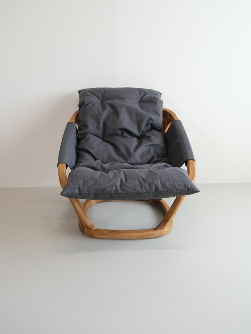 Fauteuil lounge Aysén en teck massif et revêtement moelleux