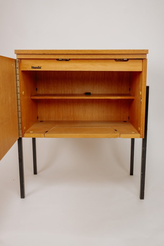 Image 1 of Mobiletto vintage in legno con gambe in acciaio nero