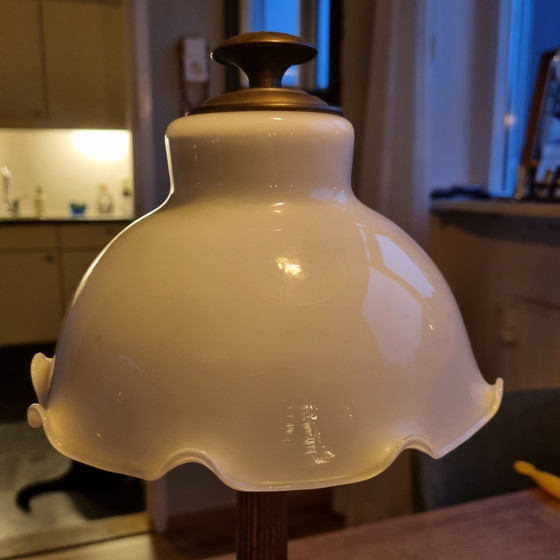 Image 1 of Messinglampe mit mattiertem Glas, Hollywood-Regency-Stil der 1930er Jahre