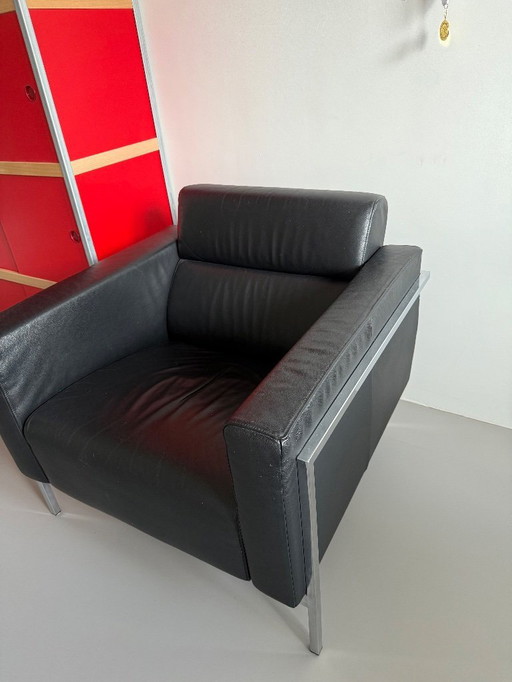 Poltrona Harvink Forum in pelle nera