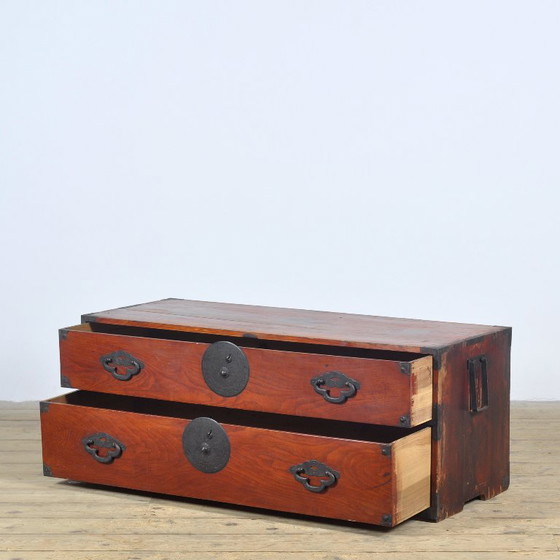 Wooden chest of drawers with dark metal hardware, Brown, Aziatisch (photo 4 of 14)
