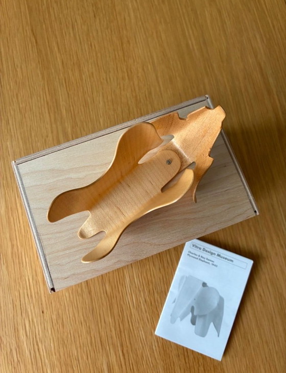 Elefante de madera contrachapada natural de Vitra Miniatures – Objetos decorativos, Wood (photo 5 of 6)