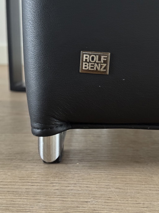 6 eleganti sedie da pranzo Rolf Benz modello 7400 in pelle nera.