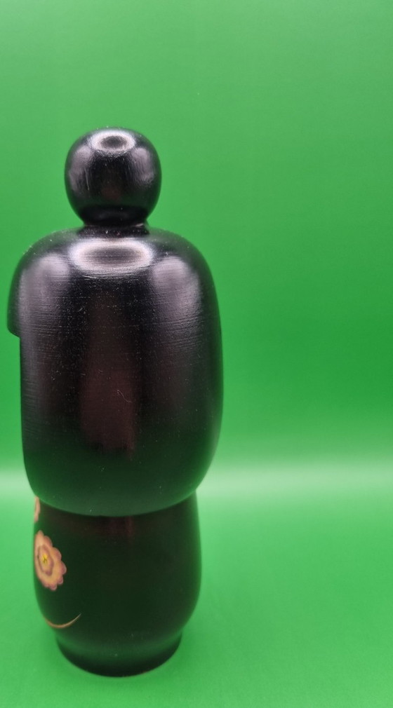 Kokeshi "Black Kimono Okappa" de (présumé) Kunio Miyagawa – Objets déco, Wood (photo 4 of 6)