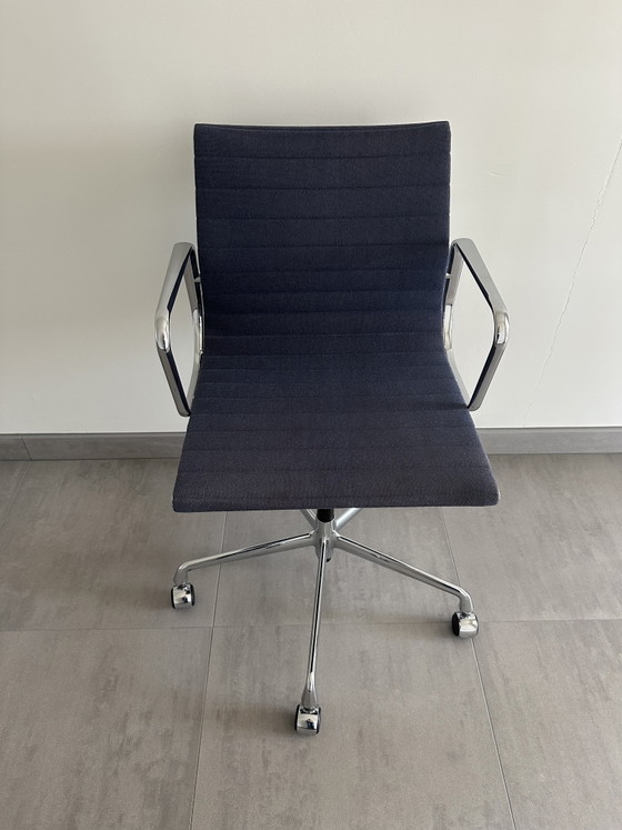 Image 1 of Vitra EA 117 bureaustoel