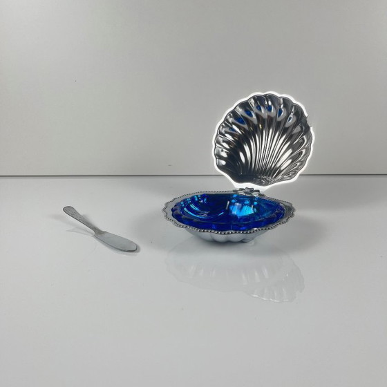 Image 1 of Beurrier coquillage en métal et insert bleu, 1970 avec couteau