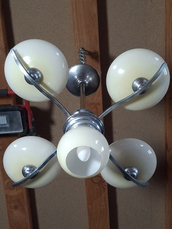Image 1 of Lampadario in metallo cromato con 5 paralumi in opalino giallo pallido, anni '50