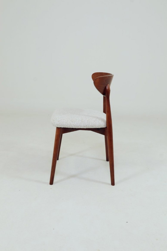 Image 1 of Set van 6 eetkamerstoelen, teakkleurig hout, bouclé bekleding, modern design