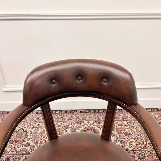 Juego de sillas de oficina Chesterfield inglesas – Sillones, Leather, Wood (photo 7 of 9)