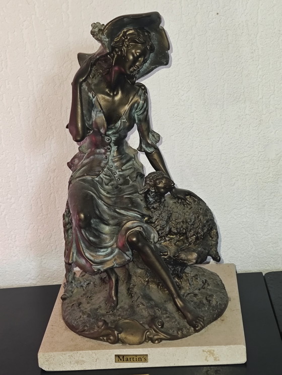 Image 1 of Vrouwelijke figuur