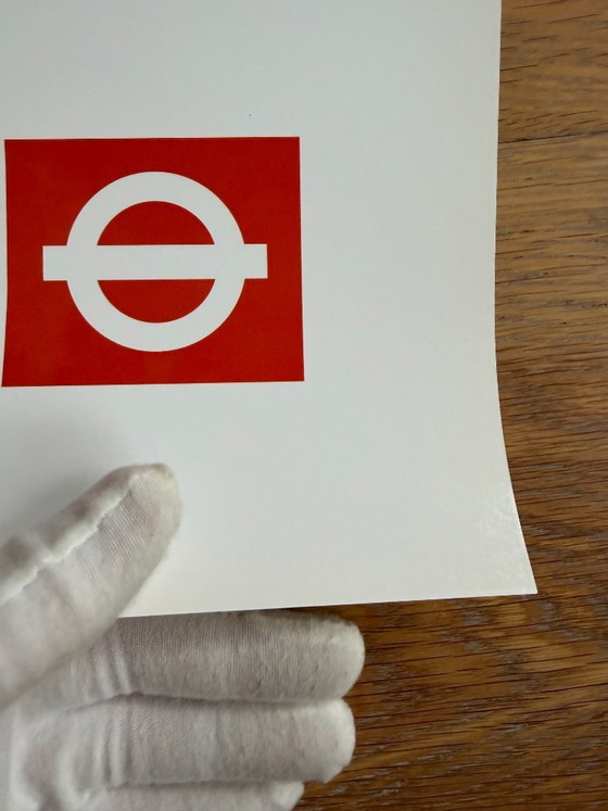 Image 1 of Lesley Saddington, Simply Showbiz by Tube and Bus (1998), Poster originale della prima edizione, stampato nel Regno Unito