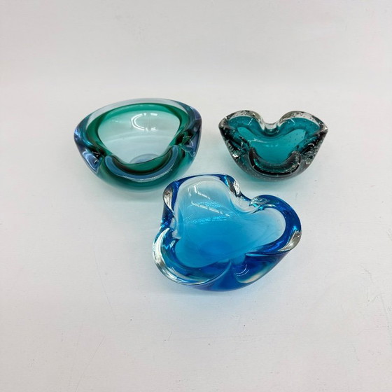 Image 1 of 1 van 6 Mid century design blue murano glass bowls, 1970’s