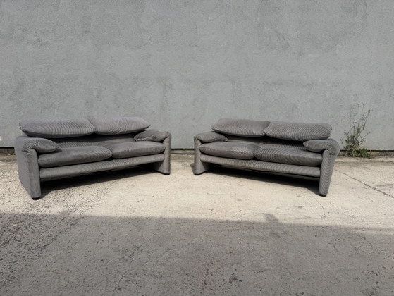 Cassina Maralunga 2x 2zit Originele Ribble Stof Bicolore Lichtgrijs, Zeer Goede Staat! – 2 zitsbanken (photo 3 of 14)