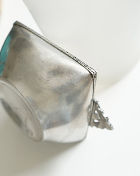 Image 1 of Vide-Poche / Cendrier Carré Vintage en Métal Argenté – Poinçons “8” et “KM” Style Art Déco 1930