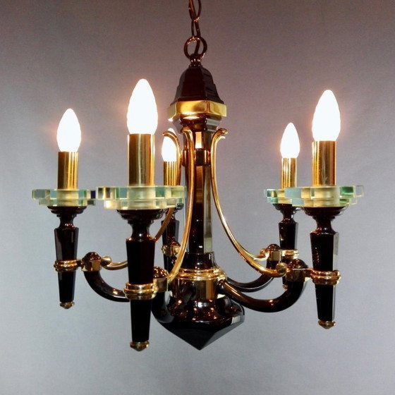 Image 1 of Lámpara de araña clásica de cinco luces de los años 70 en latón macizo y cristales, atribuida a la firma italiana "Lampart&