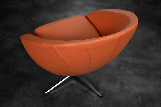 Image 1 of Fauteuil pivotant orange de style scandinave moderne vintage des années 1960