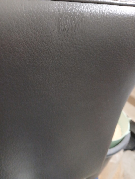 Image 1 of Eleganter anthrazitfarbener Ledersessel „Mace“ von Mammouth, erhältlich bei maxfurn